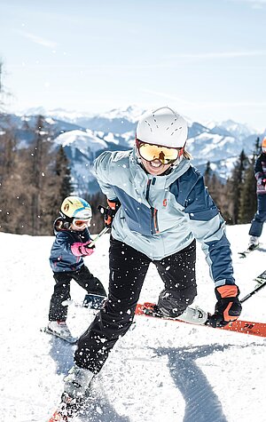 Pyhrn Priel_Winter_Wurzeralm_Skifahren_Familie_Oberoesterreich Tourismus GmbH_Moritz Ablinger (6).jpg