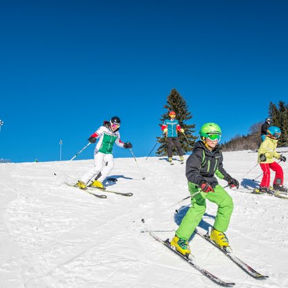 Die Pistenvielfalt in der Skiregion Hochficht mit der ganzen Familie genießen. 